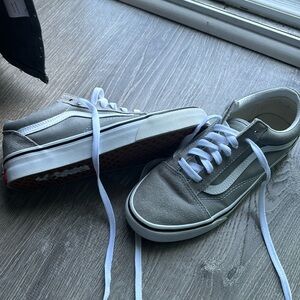 Like new condition women’s gray vans